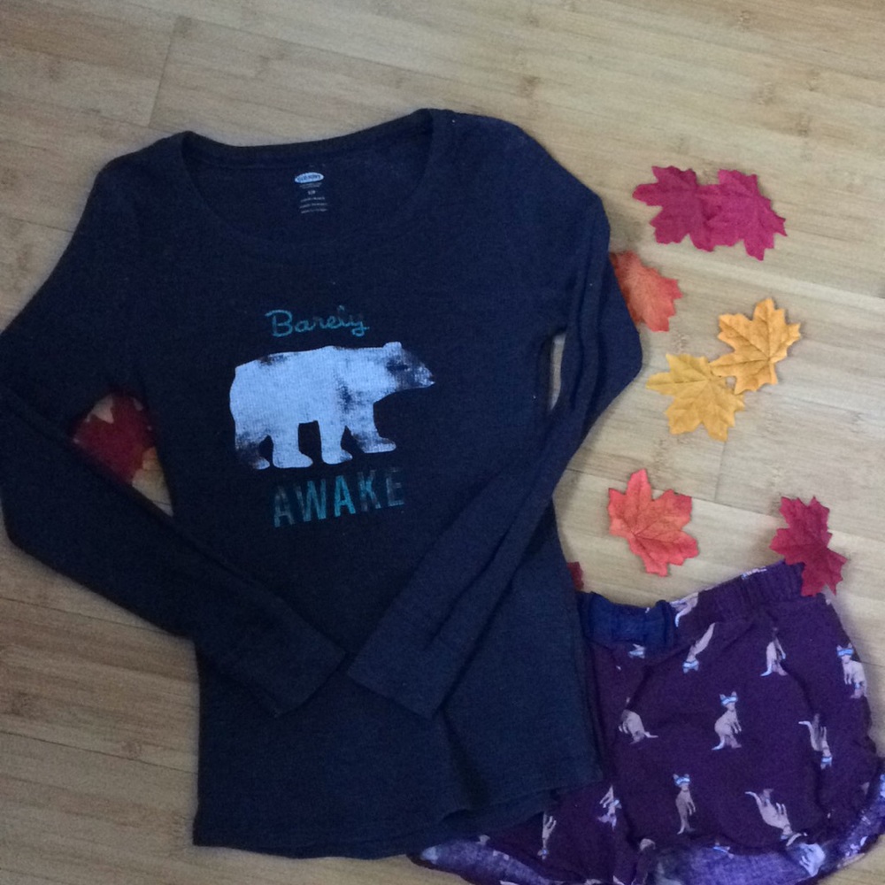 Old navy polar bear barely awake sleep thermal 🐾